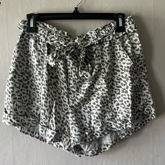 Aerie Paperbag Tie Shorts White Grey Animal Print Size Medium - Picture 1 of 8